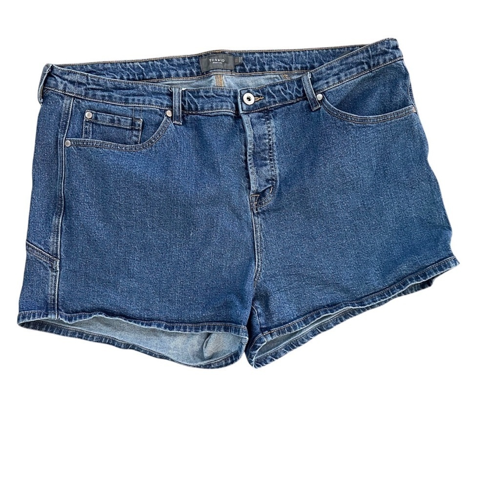 Torrid Feel The Fit High Rise Medium Wash Denim Star Pocket Shorts Sz 22 GUC